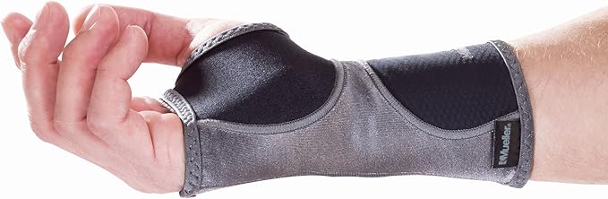MUELLER Sports Medicine Hg80 Wrist Support, Black