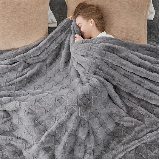 Cozy Bliss Faux Fur Throw Blanket for Couch - Soft Checkered Fuzzy Cozy Throw Gifts Blankets for Women,Grey Boho Blanket for Sofa Bedroom Living Room.50 * 60 Inches
